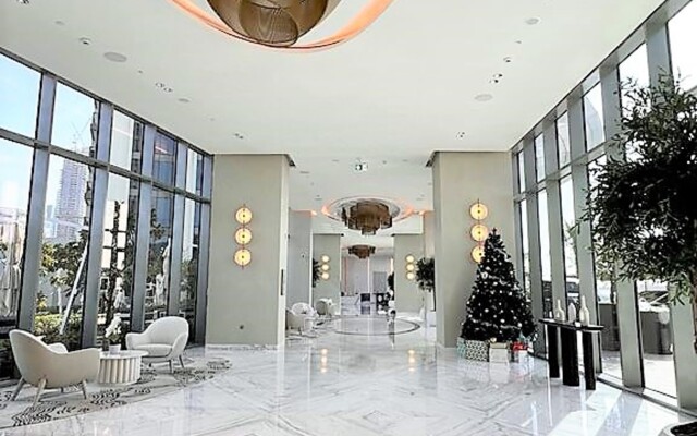 Luxury beach front apartment with balcony Dubai Marina