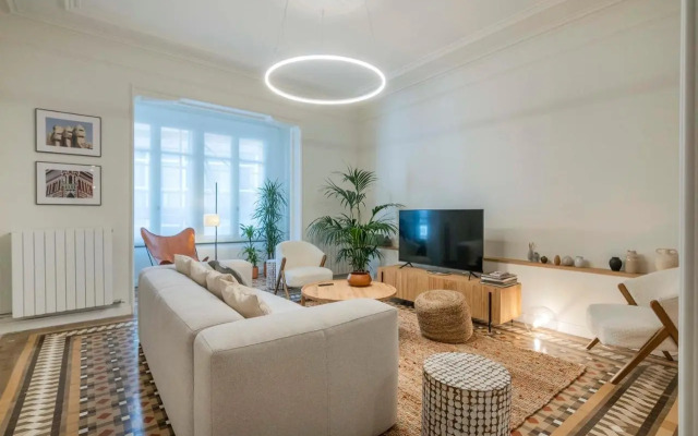 Amazing 5 bedrooms 5 bathrooms by Plaza Catalunya