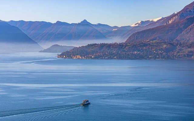 Sunny Varenna Apartment