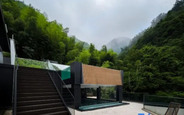 Stream in Cloud Resort Hotel – Outside – Huzhou