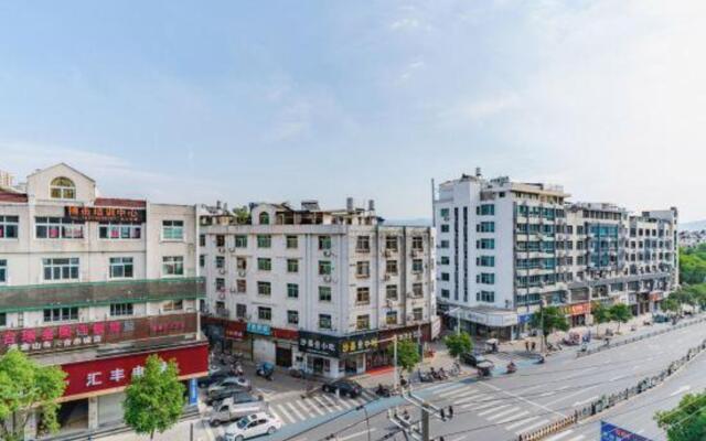 Dongfang Holiday Hotel