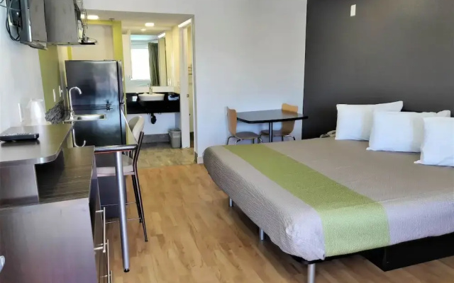 Studio 6 Fresno, CA - Extended Stay