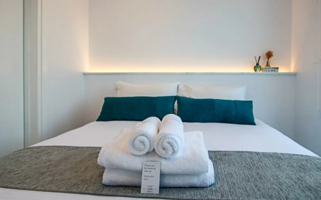 Phaedrus Living: Seaside Deluxe Flat Harbour 107
