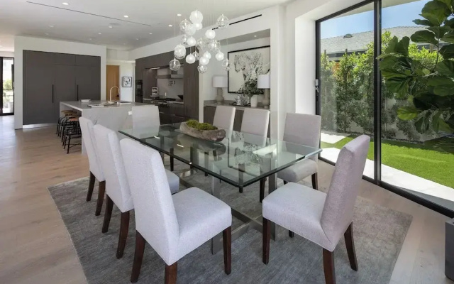 Elegant Melrose Home w Pool and Private Rooftop