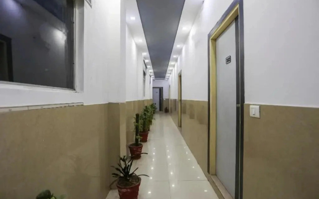 Hotel Cladis - Noida Sector 15 by OYO