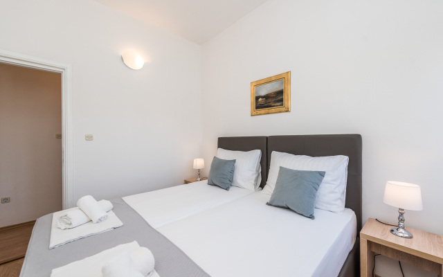 Apartment Matea 220m From the Beach