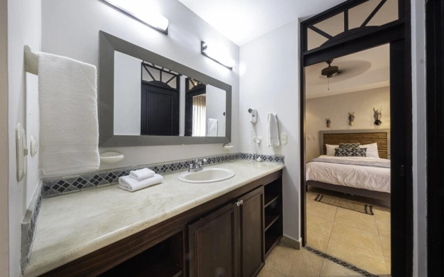 3br/2.5ba Designer Condo in Beachfront Community