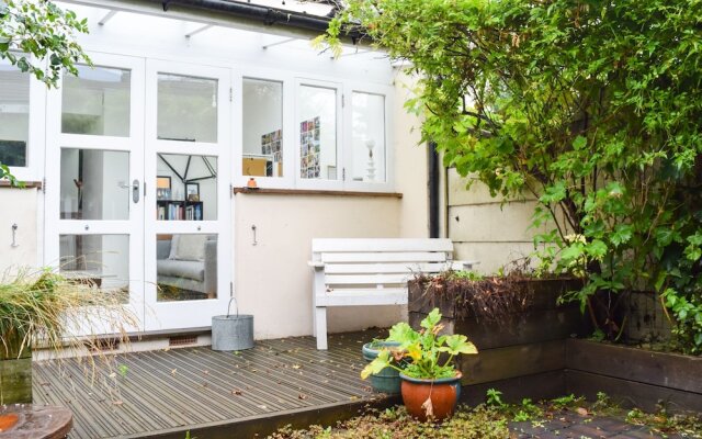 Stylish 2 Bedroom House In Nunhead With Garden
