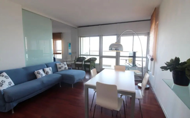 Spacious Apartment With sea View