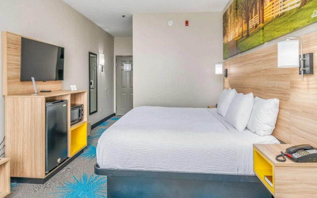 Days Inn & Suites by Wyndham Prattville-Montgomery