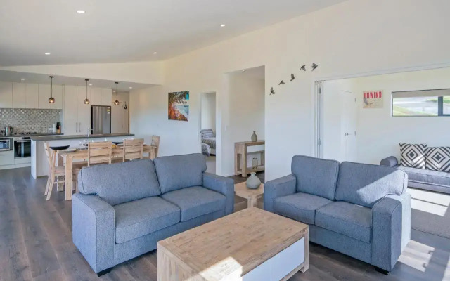 Peace and Paradise - Whitianga Holiday Home
