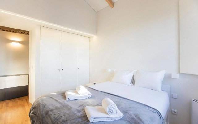 Modern 2BR Duplex Downtown by Art District by LovelyStay