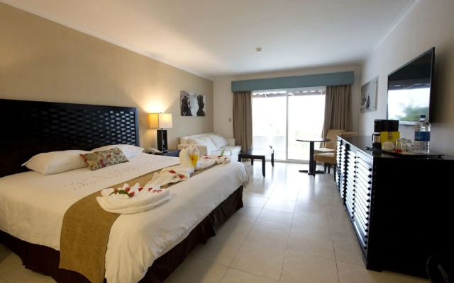 Playa Blanca Beach Resort - All Inclusive