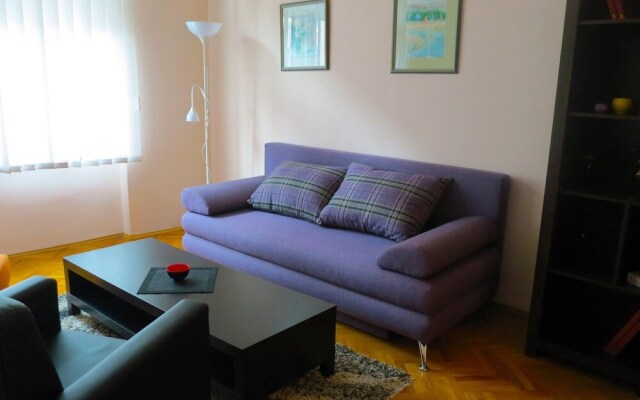 Traveler's Hostel & Apartments
