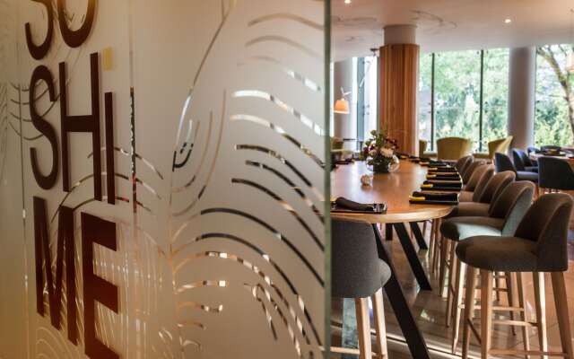 Hennessy Park Hotel