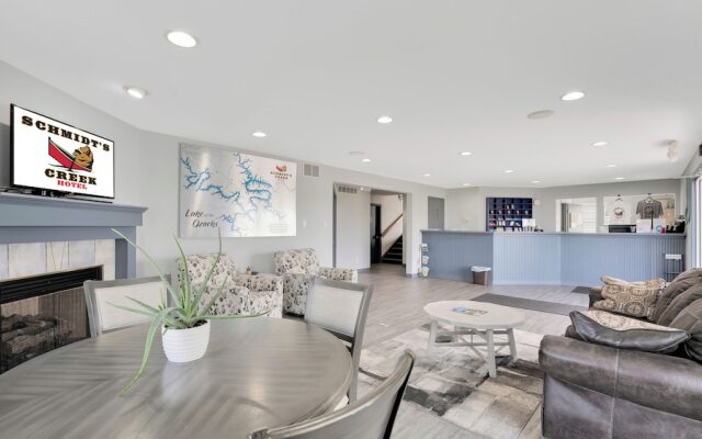 Schmidt's Creek Hotel