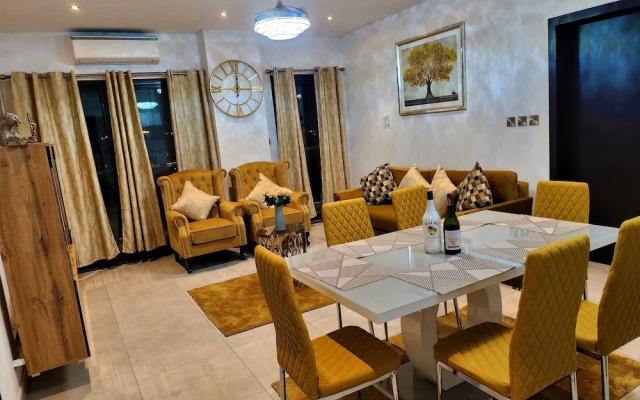 Elegant 2Bed Gem-5star Service-Pools-Gym
