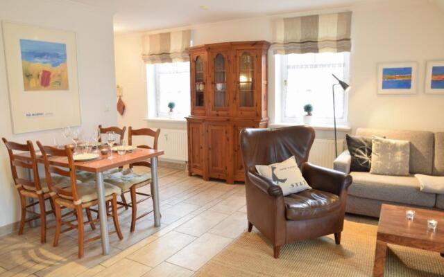 Neuerbautes Haus im Friesenstil. Moderne 2-Zimmer-Appartements mit Balkon für bis zu 4 Personen