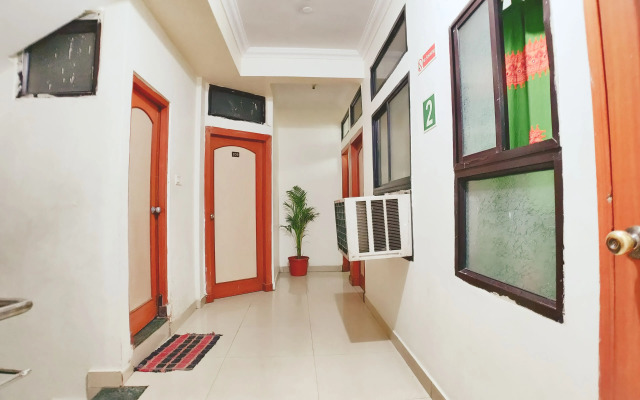 Hotel 4 Seasons by OYO Rooms
