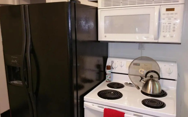 Modern❤️Smart Craftsman HDTV Keurig AC❤of Downtown