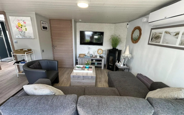 Charming Chalet With Garden