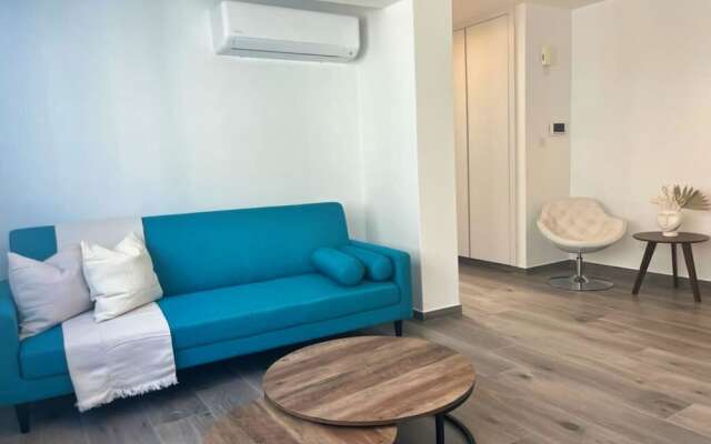 Phaedrus Living Coral Suites Ambiance