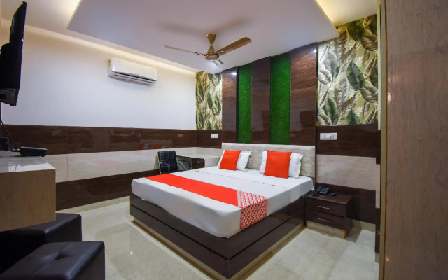 OYO 70744 Hotel Atharv