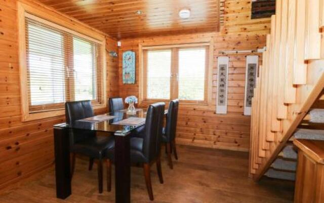 4 Fairway Lakes Village