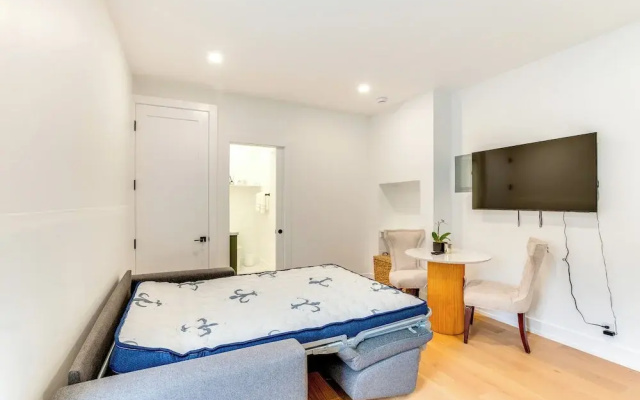 Centrally Located & Pet Friendly: Yonkers Studio!