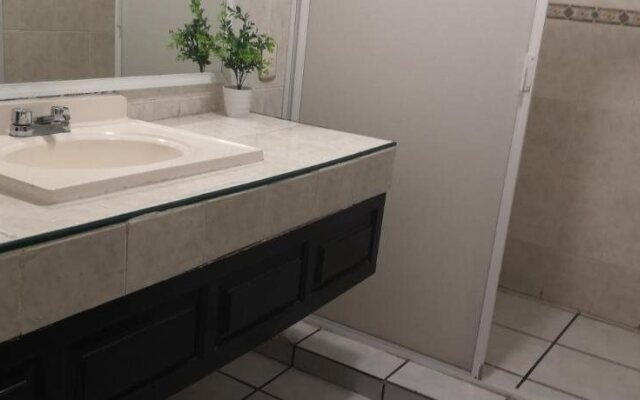 Capital O Zona Dorada Inn