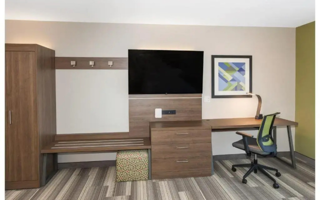 Holiday Inn Express & Suites Hudson I-94 by IHG