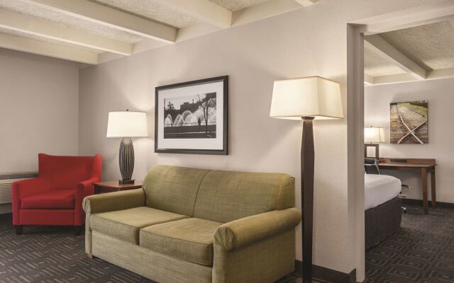 Country Inn & Suites by Radisson, Woodbury, MN