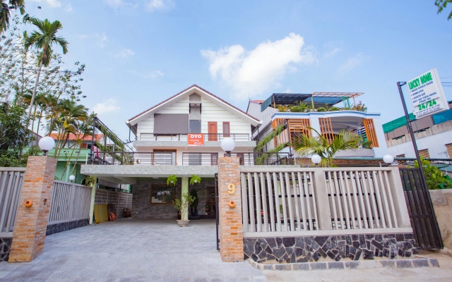Lucky Hotel by OYO Rooms
