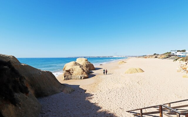 Albufeira Delight With Pool by Homing