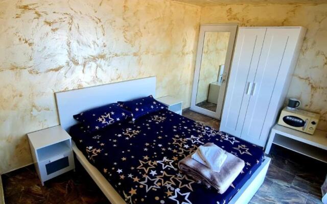 Lazy Lounge Apartments