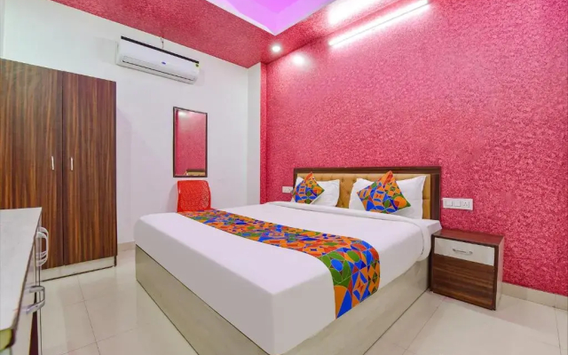 Fabhotel The Lotus