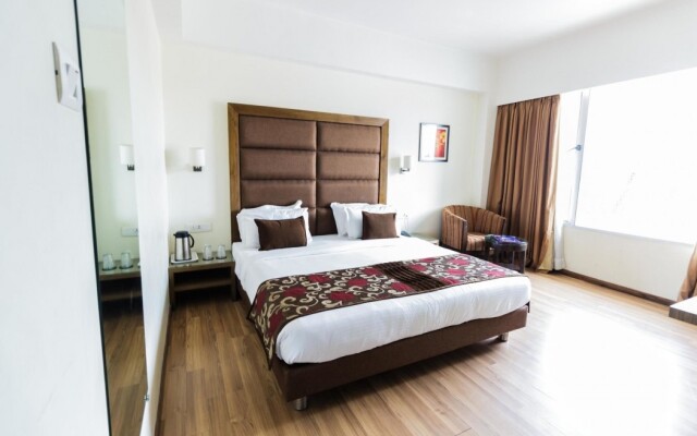 OYO Premium Vastrapur Lake