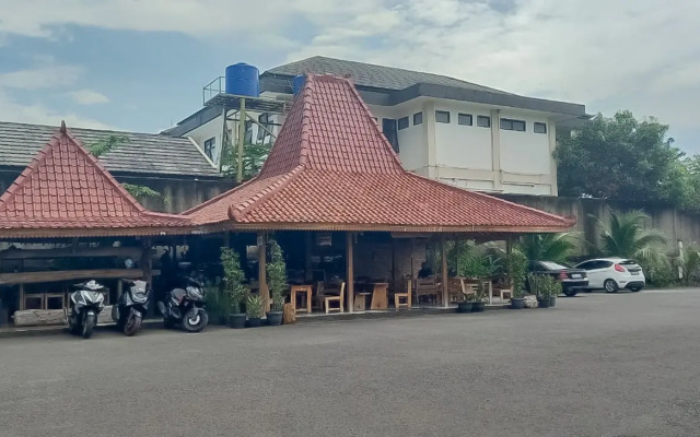 RedDoorz Syariah near Tugu Lampu Gentur Cianjur