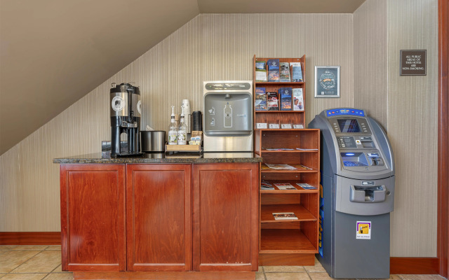 Best Western Plus Baker Street Inn