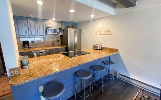 #001 Vail International