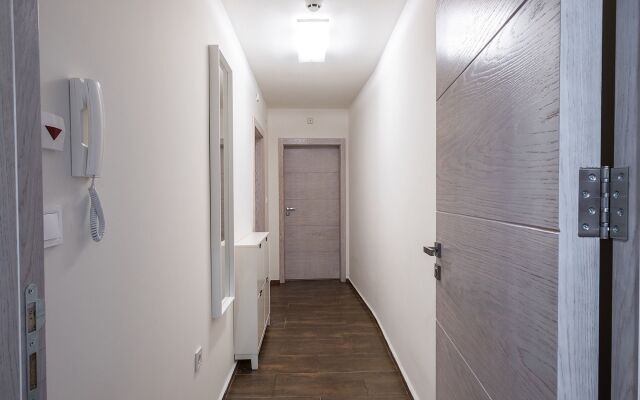 Caro Aparthotel