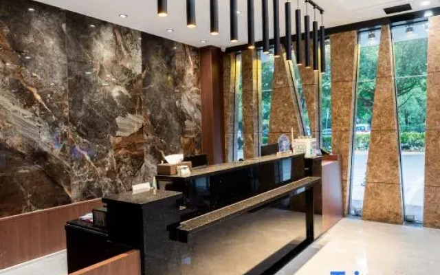 Yangchun Haiyue Bay Business Hotel