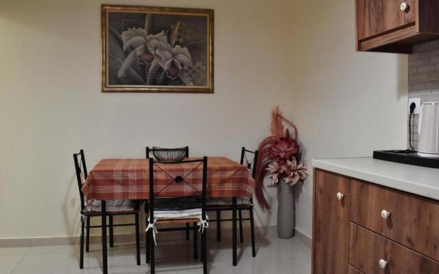 Lyristis Apartments Plus