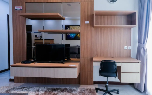 Strategic Location 2Br Gallery West Apartment