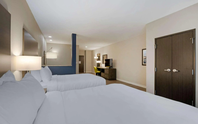 Comfort Suites Cincinnati University - Downtown