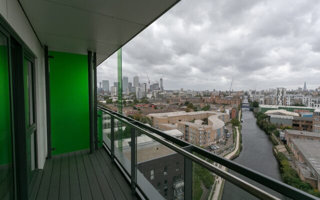 Modern 2 Bedroom Apartment With Panoramic Views