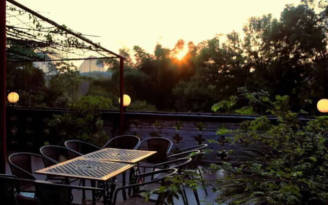 Snow Lion Riverside Resort