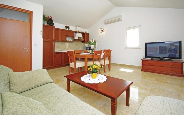 Amazing Home in Tucepi With Wifi and 4 Bedrooms
