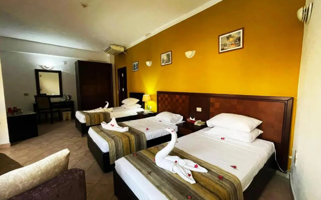 Naama Inn