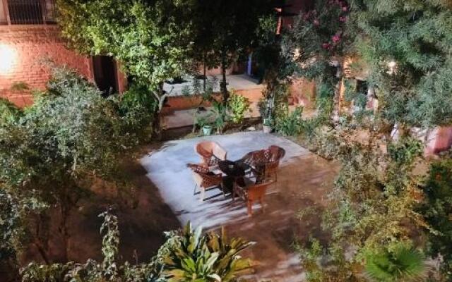 saffron guest house & hostel